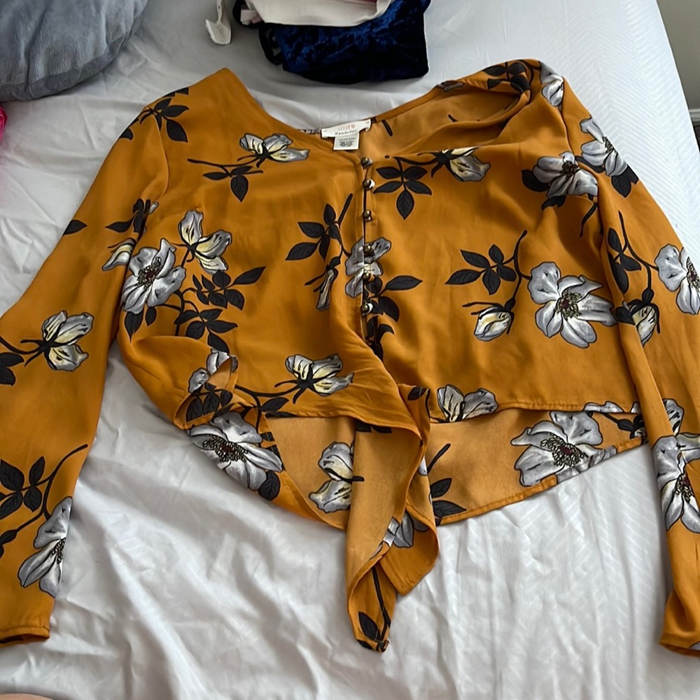 Super cute yellow crop top